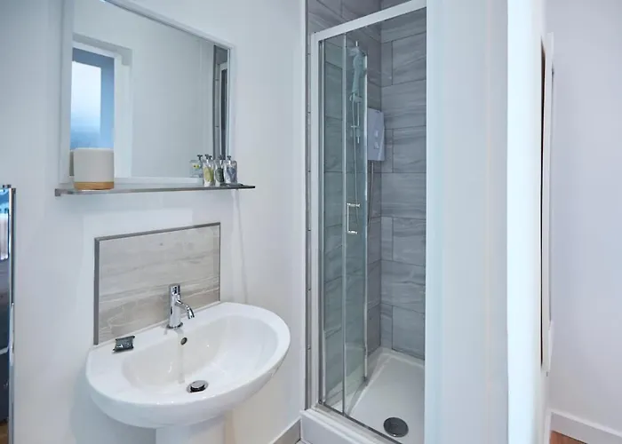 Abbey Nest - Feel Away From Home! *