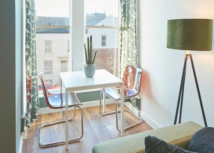 Abbey Nest - Feel Away From Home! *