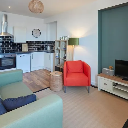 Abbey Nest - Feel Away From Home!