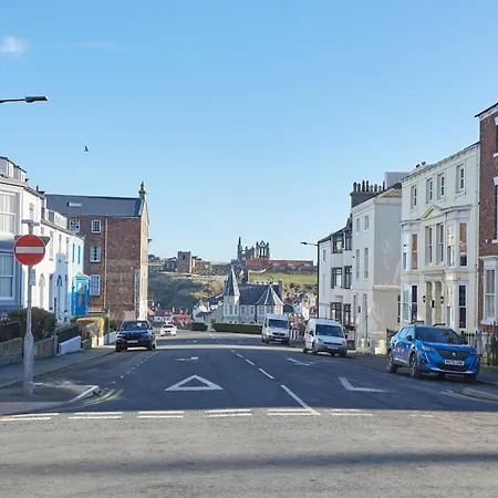 Abbey Nest - Feel Away From Home! * Whitby