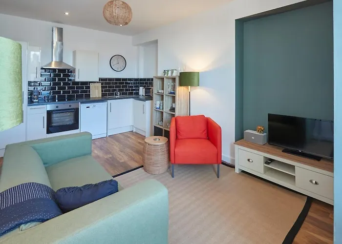 Abbey Nest - Feel Away From Home!