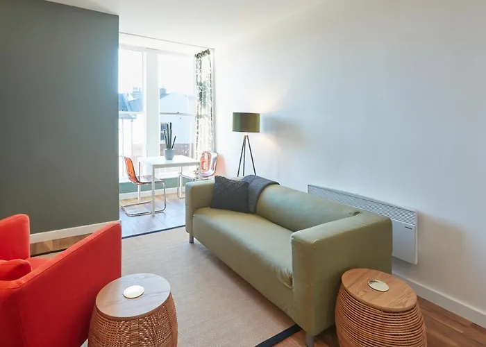 Abbey Nest - Feel Away From Home! *