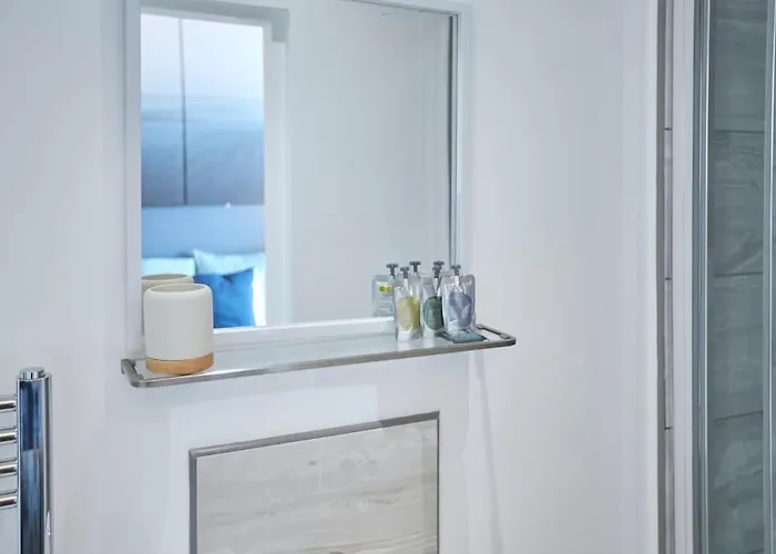 Abbey Nest - Feel Away From Home! *